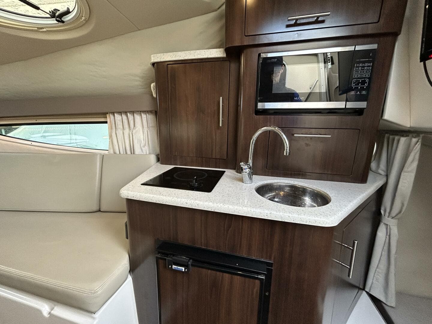 2017 Regal 28 Express — photo 10