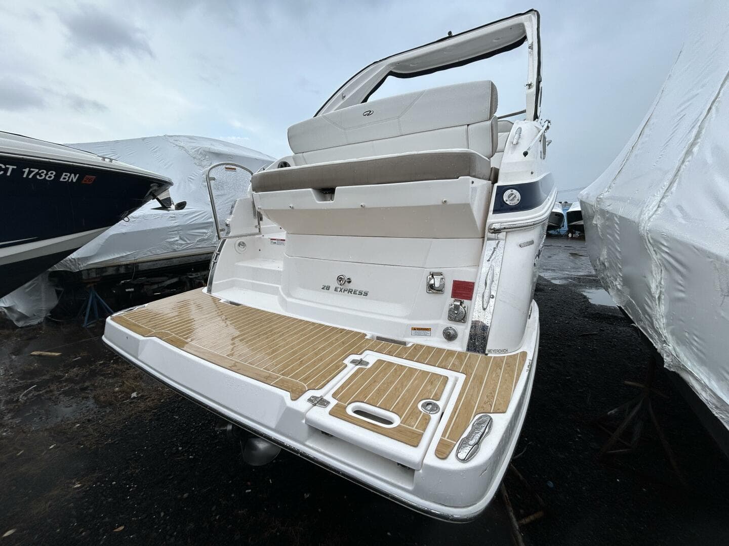 2017 Regal 28 Express — photo 3