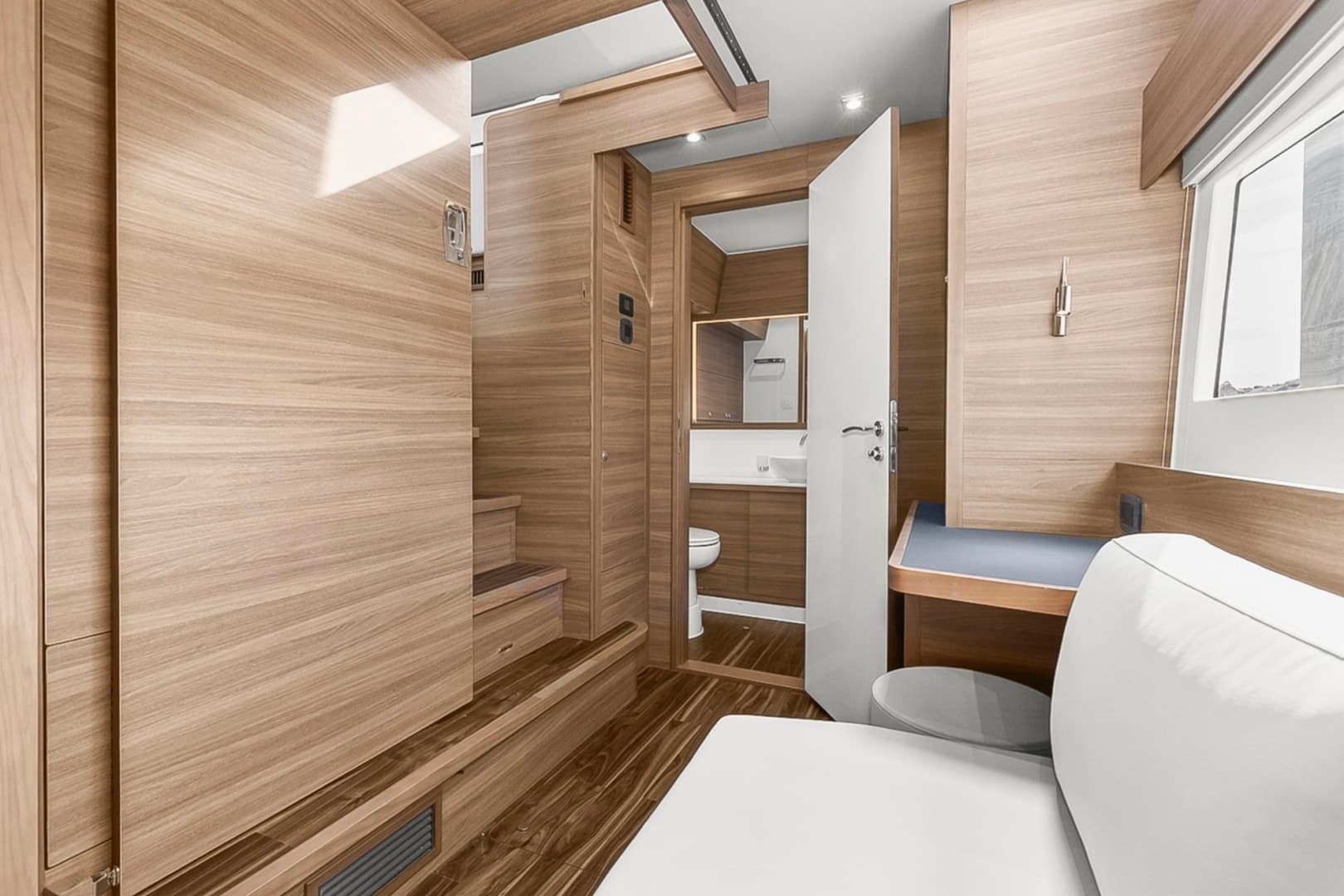 2022 Aquila 54 — photo 19