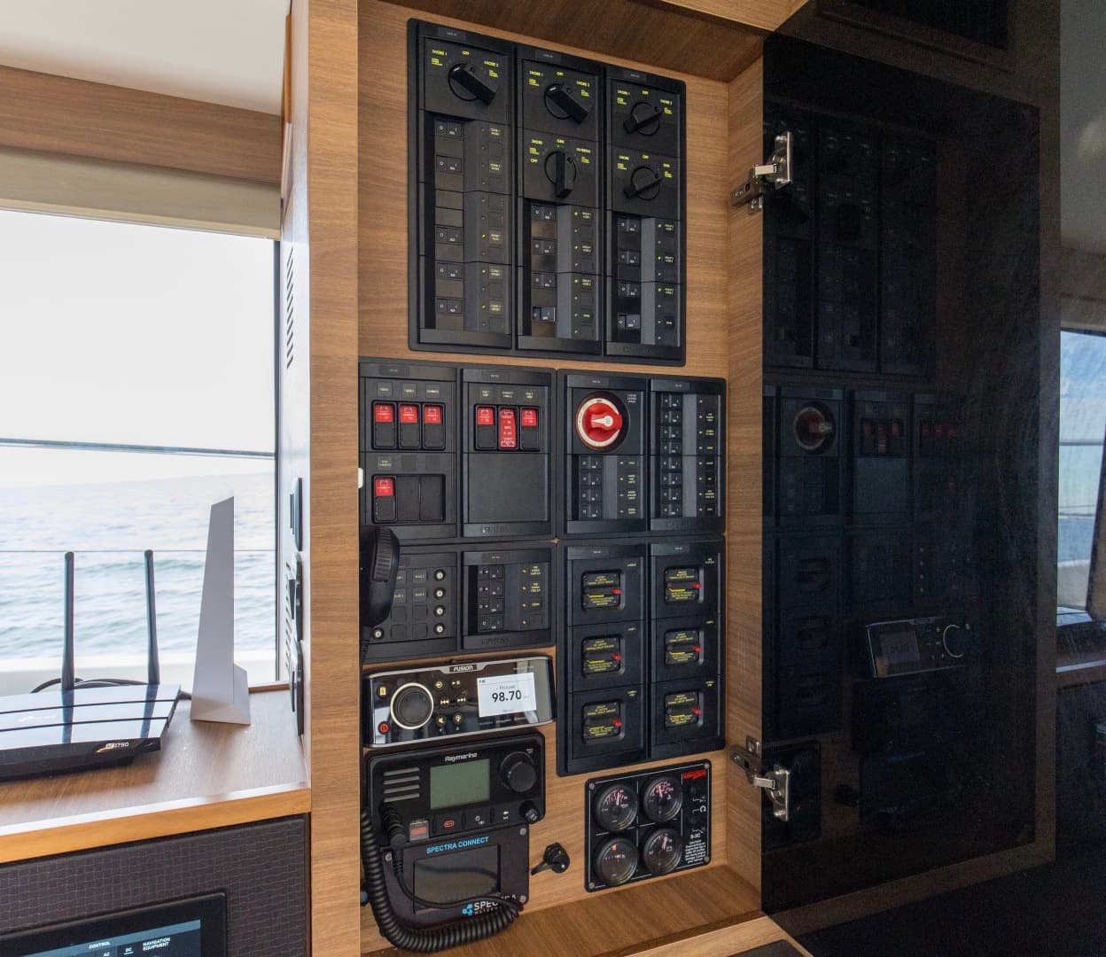 2022 Aquila 54 — photo 38