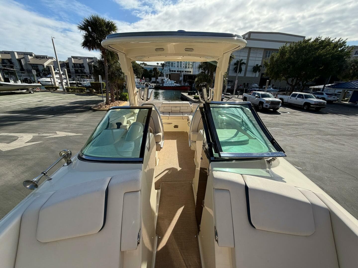 2023 Chris-Craft 28 Launch GT — photo 15