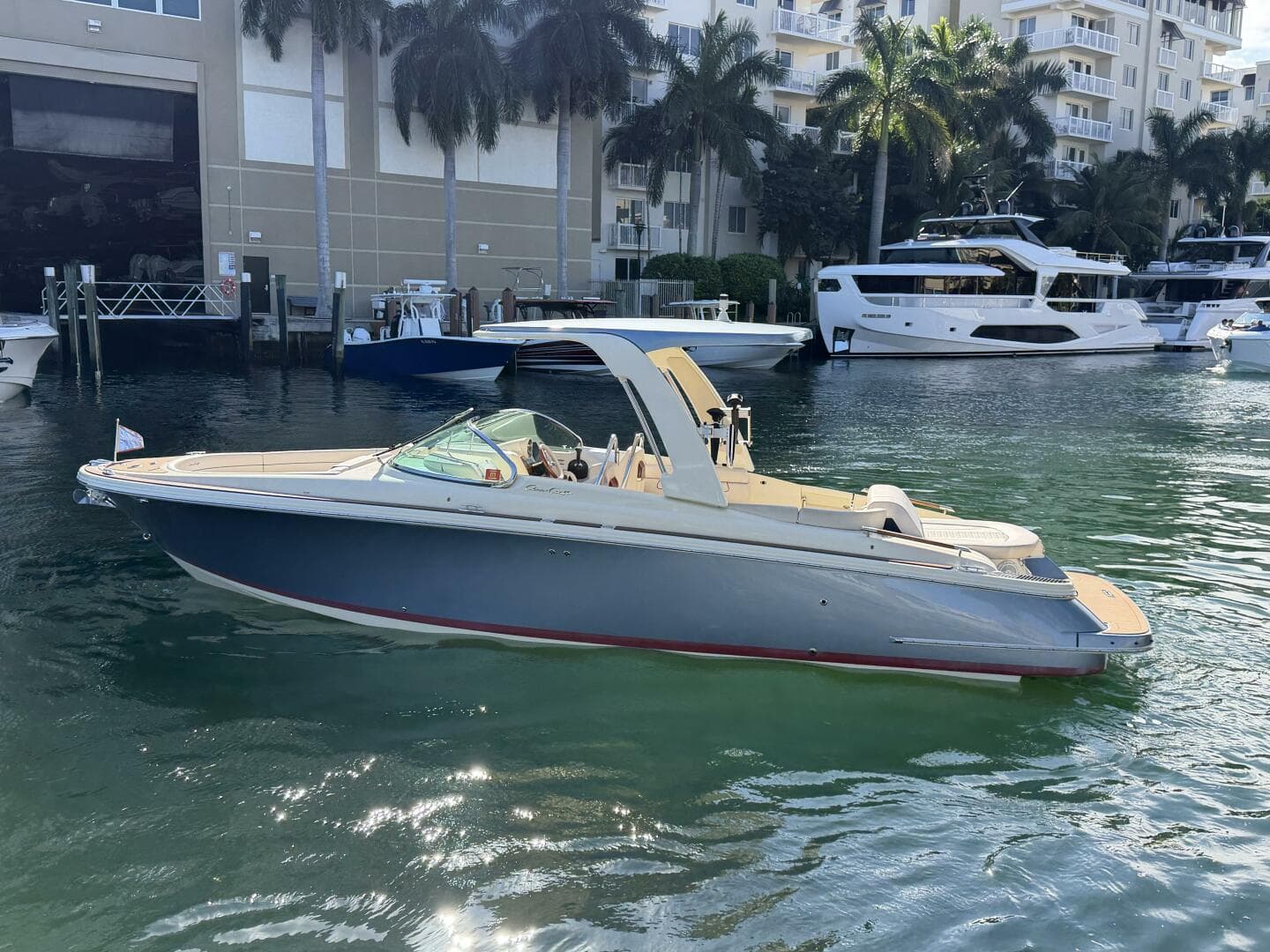 2023 Chris-Craft 28 Launch GT — photo 2