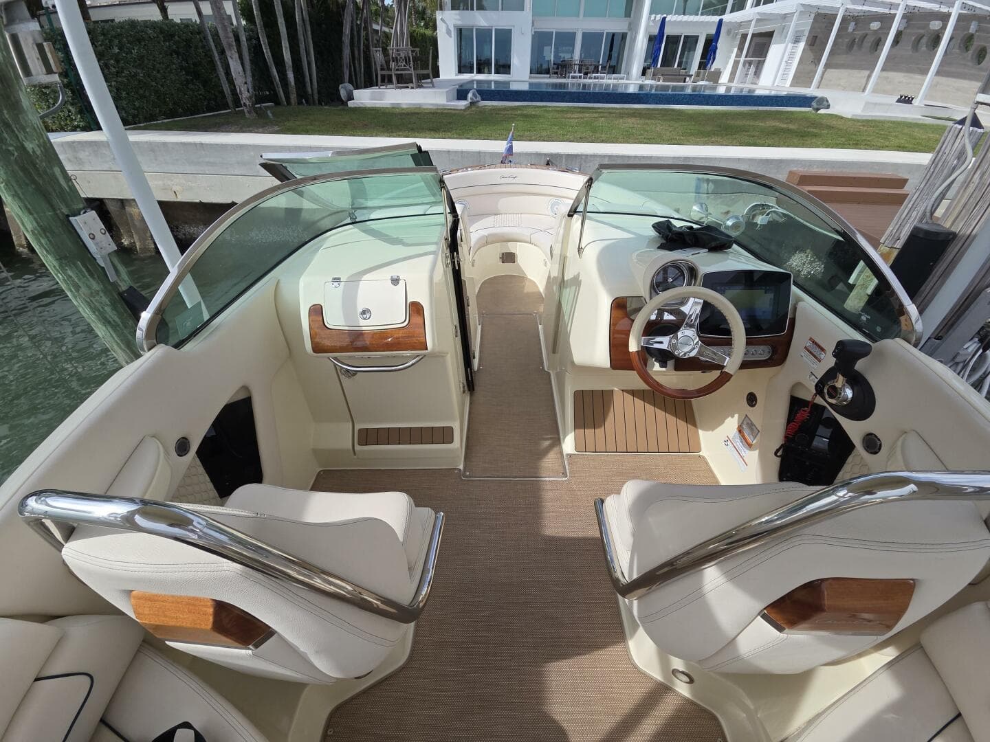 2023 Chris-Craft 28 Launch GT — photo 9