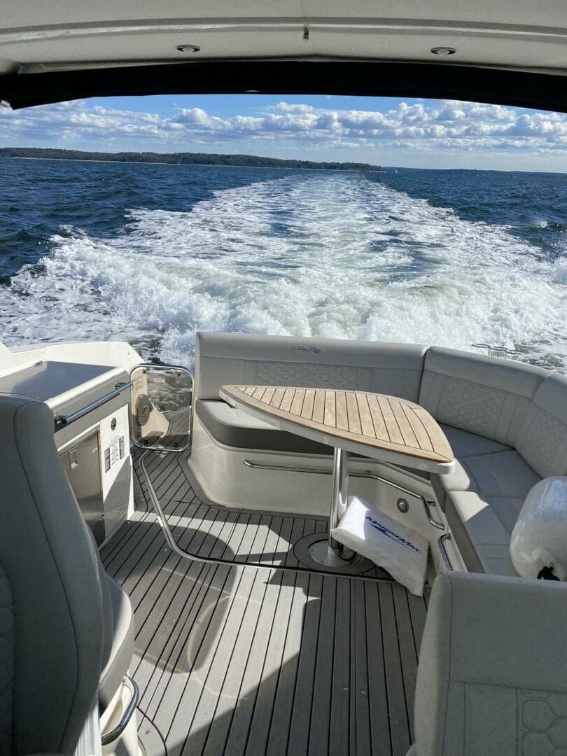 2020 Sea Ray 320 Sundancer — photo 5