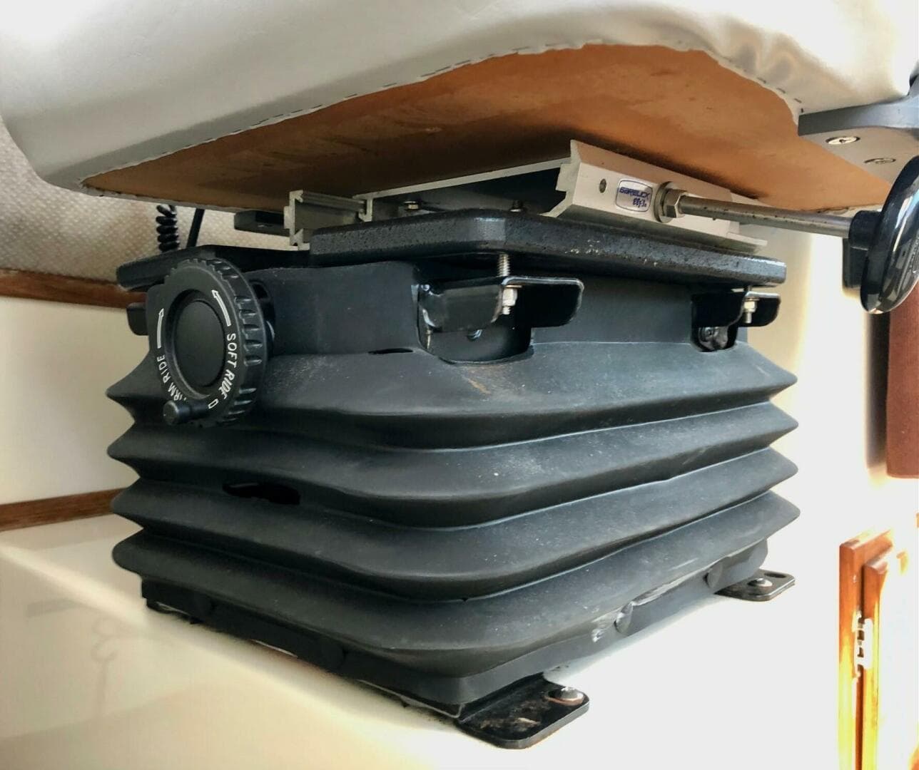 2017 Osprey Pilothouse 30 Fisherman — photo 21