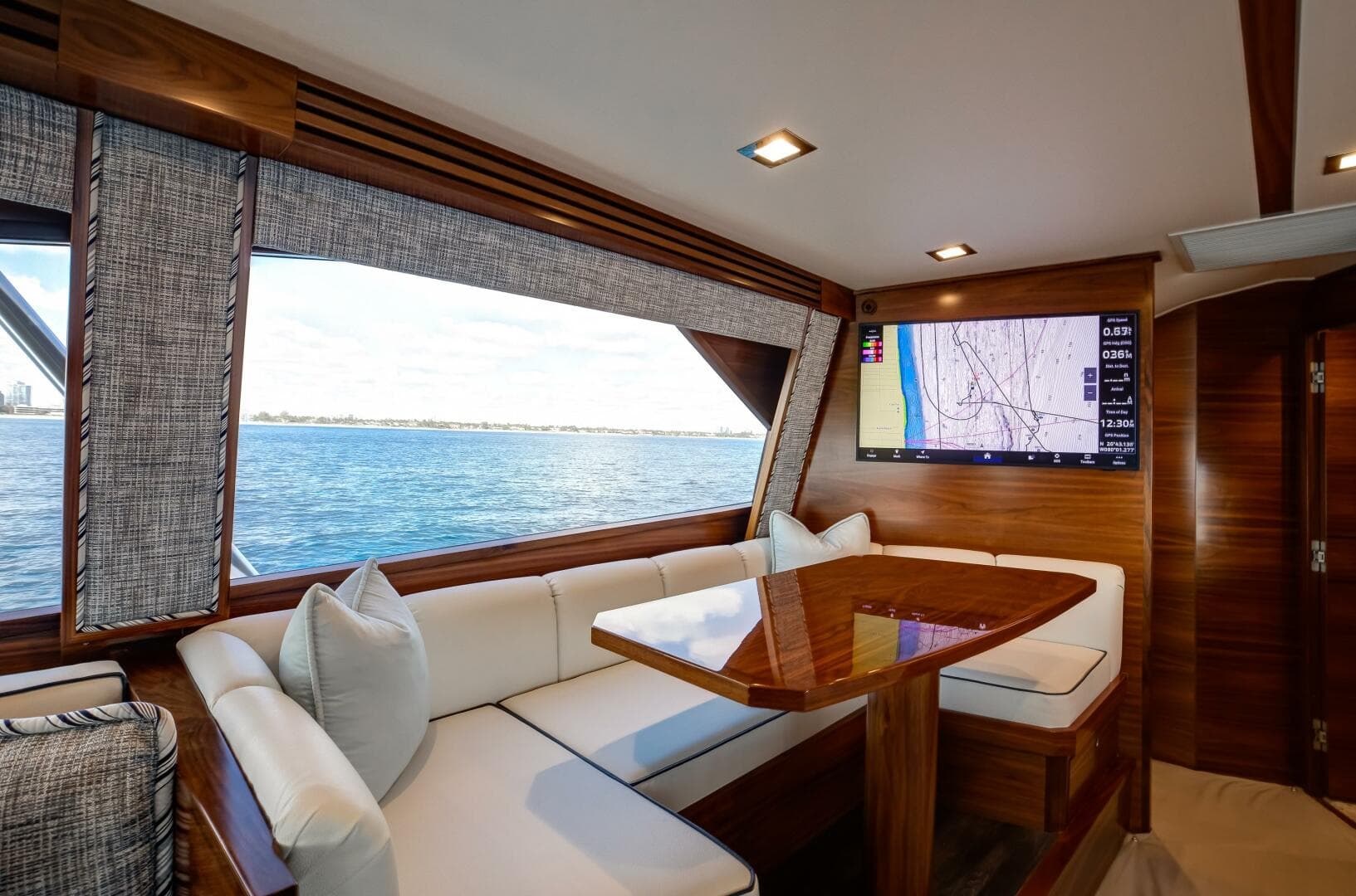 2024 Viking 68 Convertible — photo 11