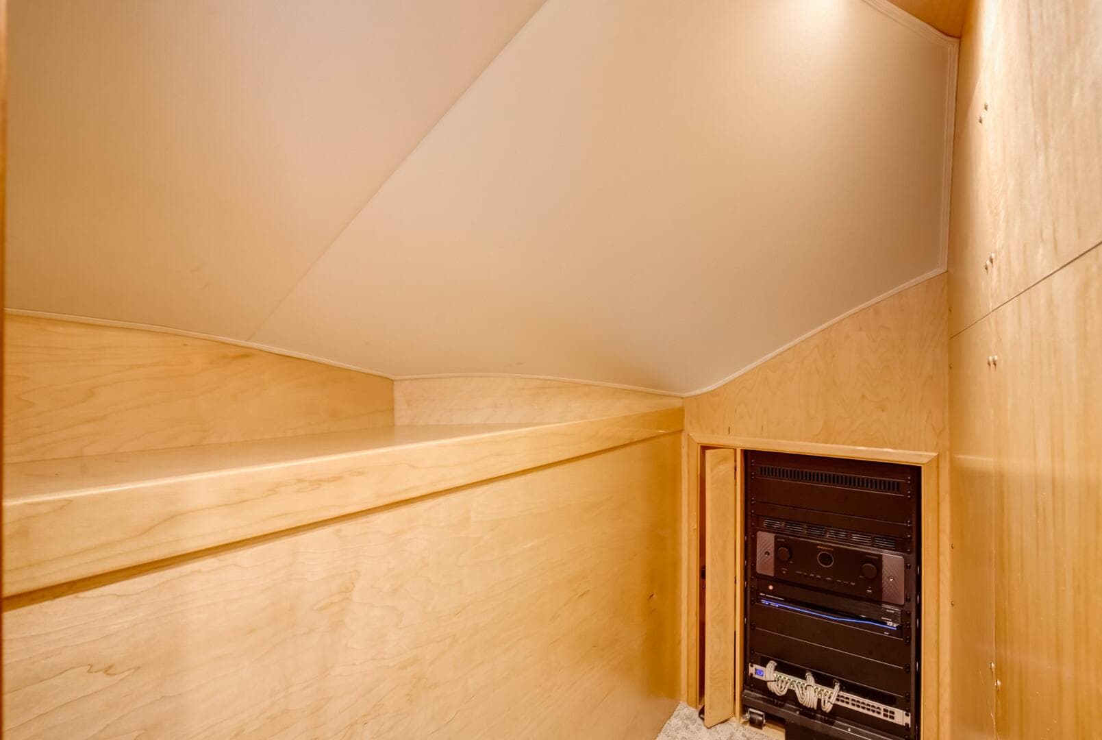 2024 Viking 68 Convertible — photo 18