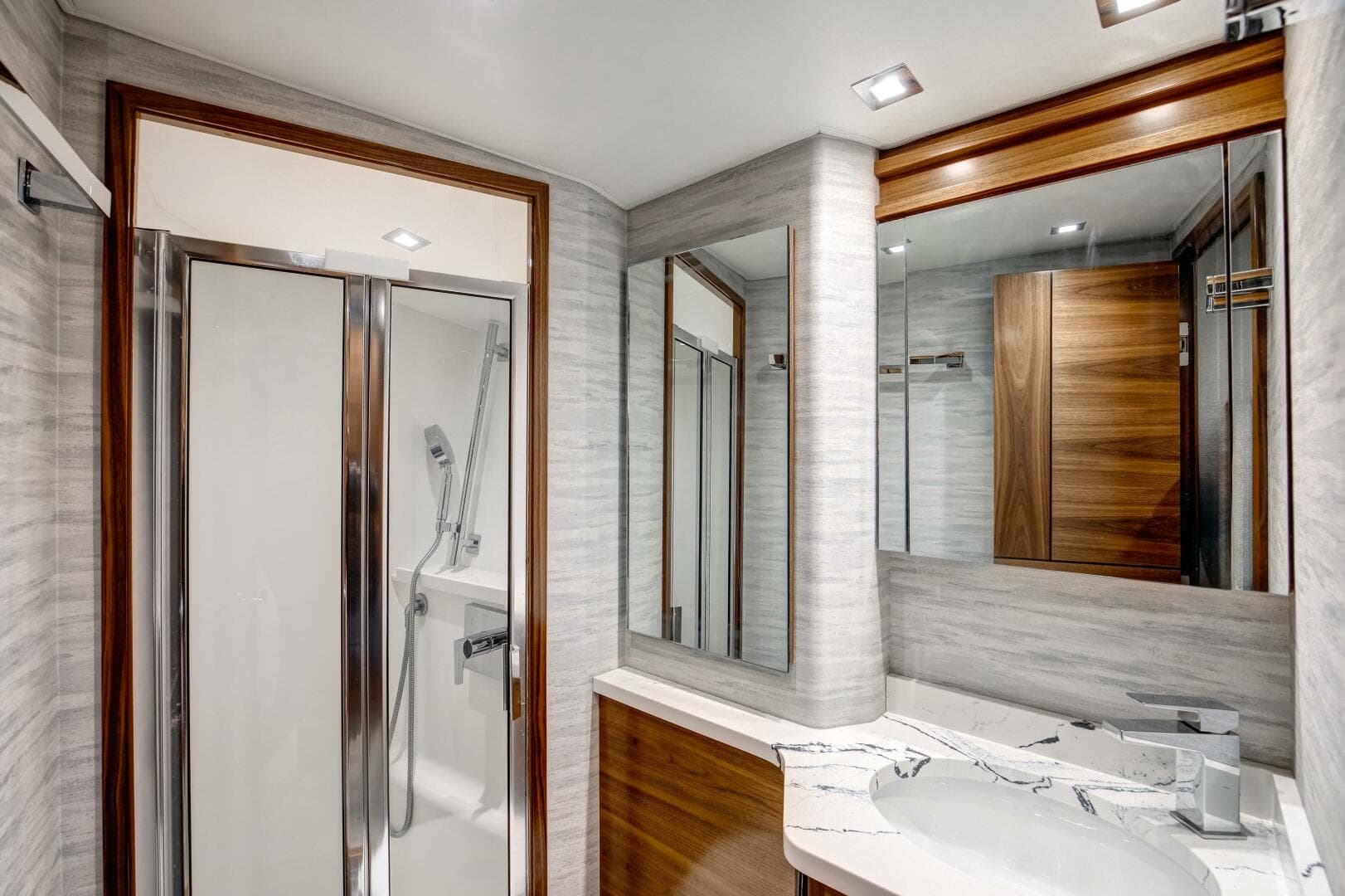 2024 Viking 68 Convertible — photo 25