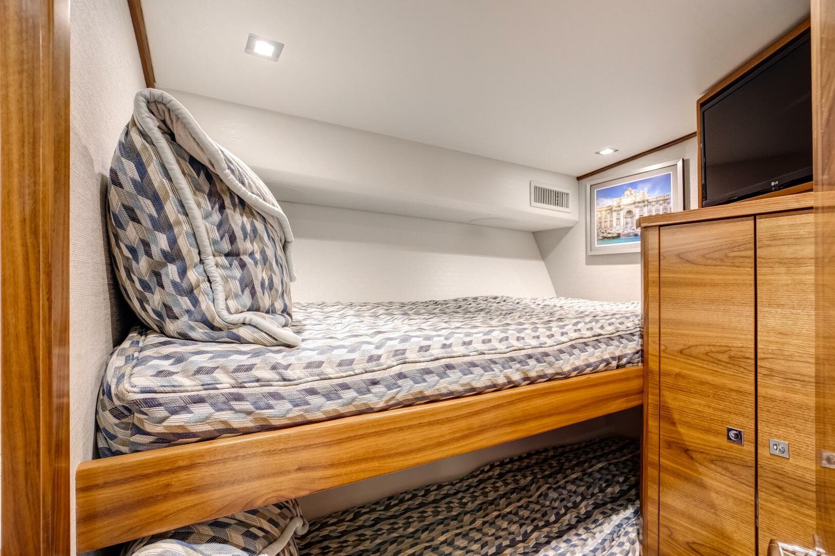 2024 Viking 68 Convertible — photo 24