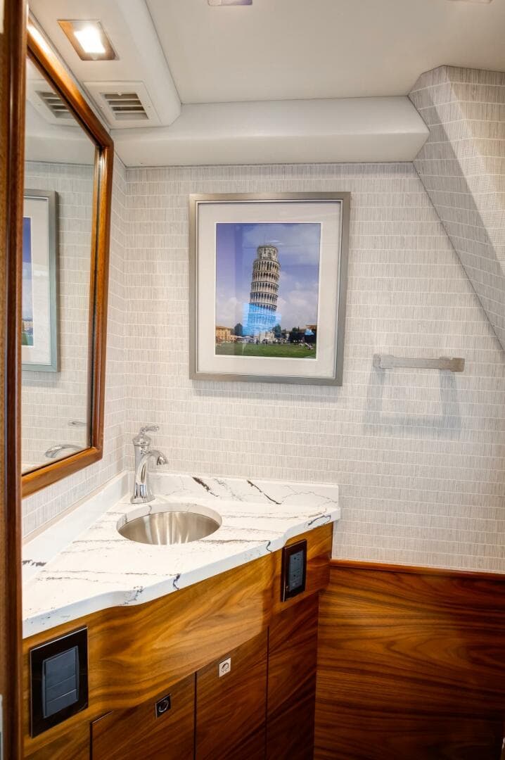 2024 Viking 68 Convertible — photo 8