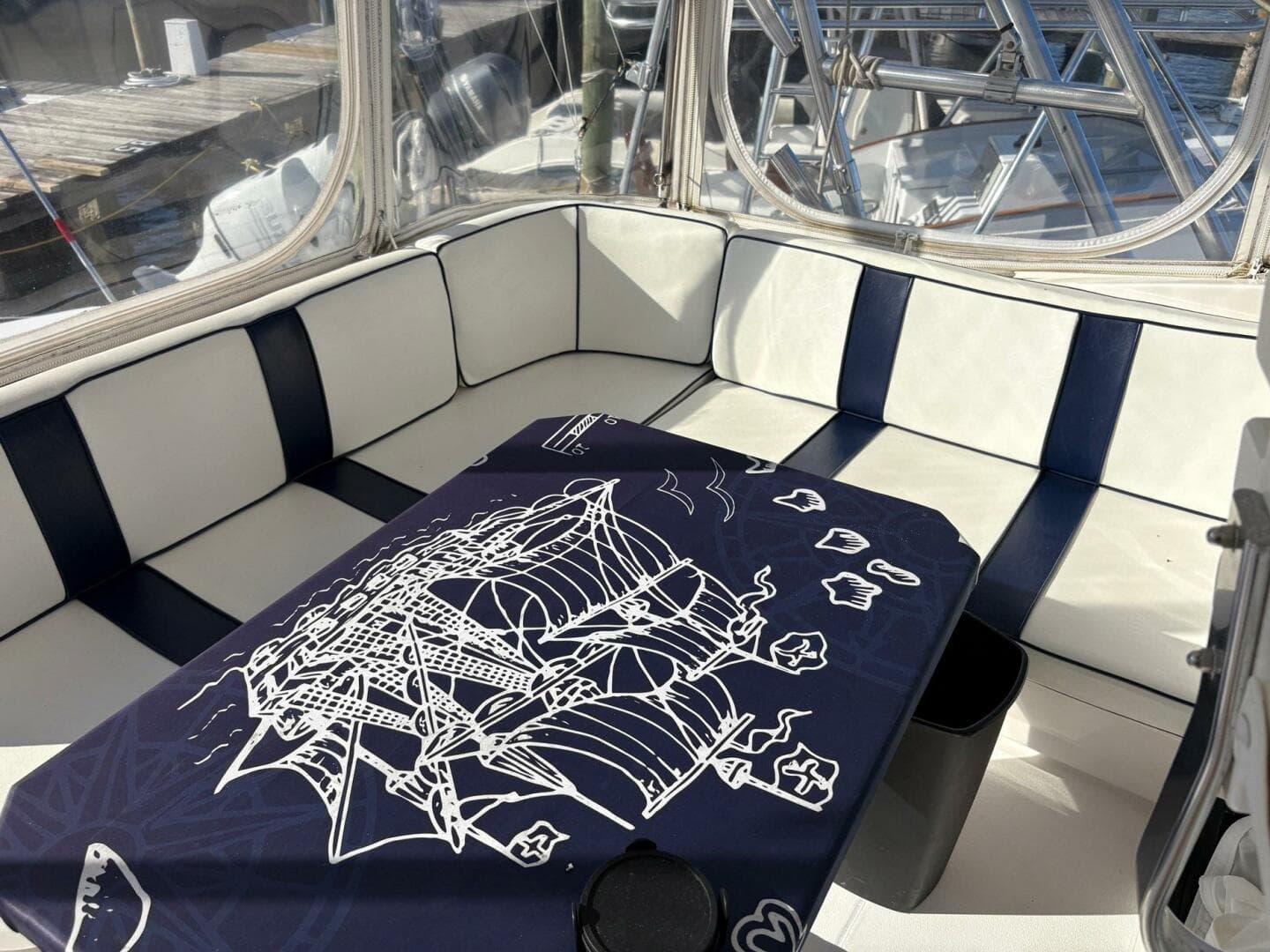 2001 Ocean Yachts 40 Express Bridge — photo 7