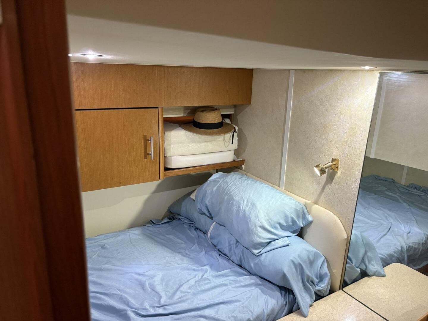 2001 Ocean Yachts 40 Express Bridge — photo 18