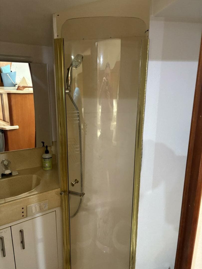 2001 Ocean Yachts 40 Express Bridge — photo 20