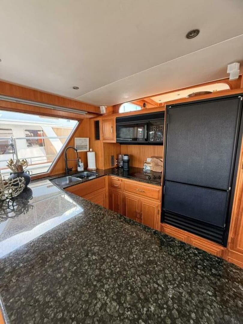 1997 Ocean Alexander 486 Pilothouse — photo 10