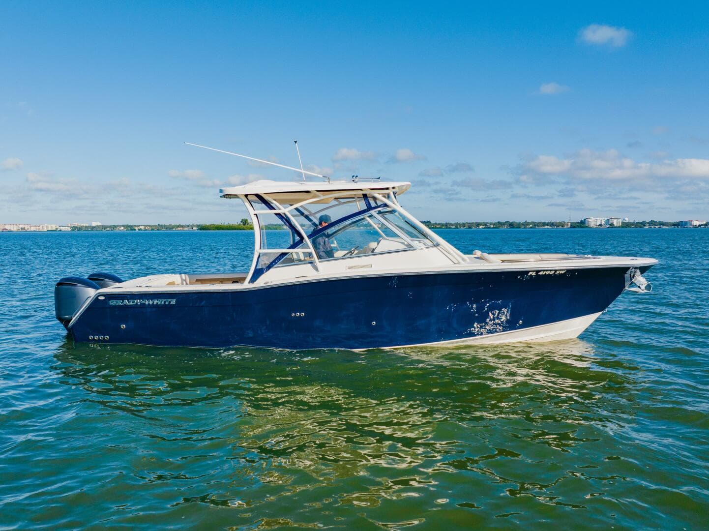 2013 Grady-White 335 Freedom — photo 4