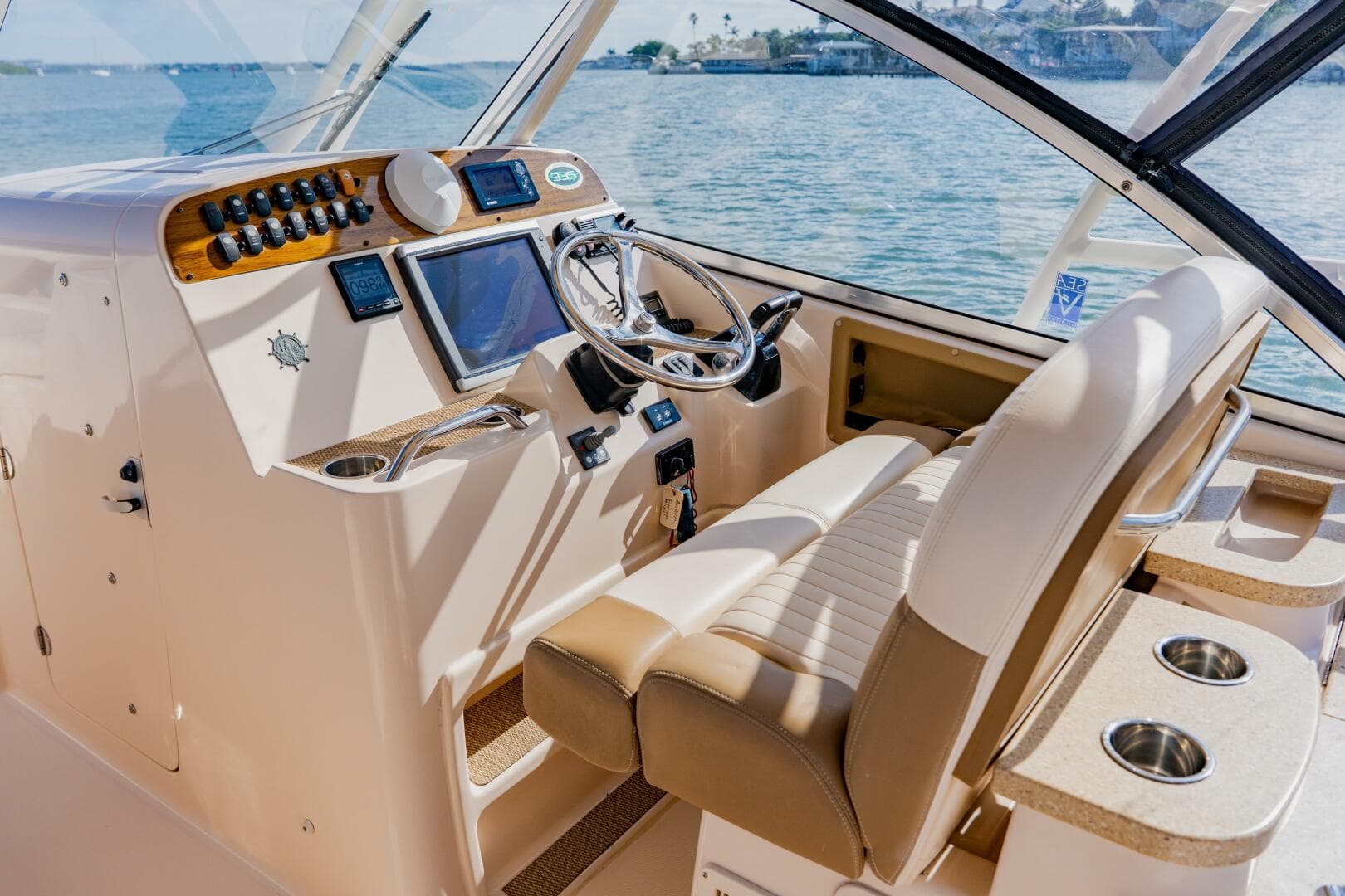 2013 Grady-White 335 Freedom — photo 37