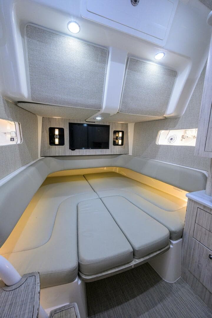 2021 Regulator 41 — photo 23