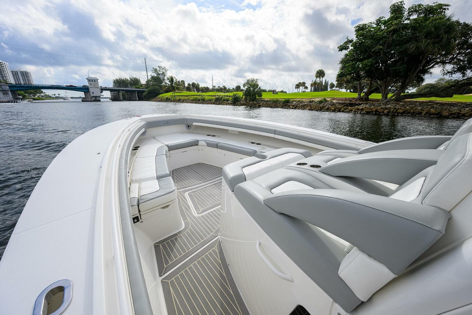 2021 Regulator 41 — photo 2