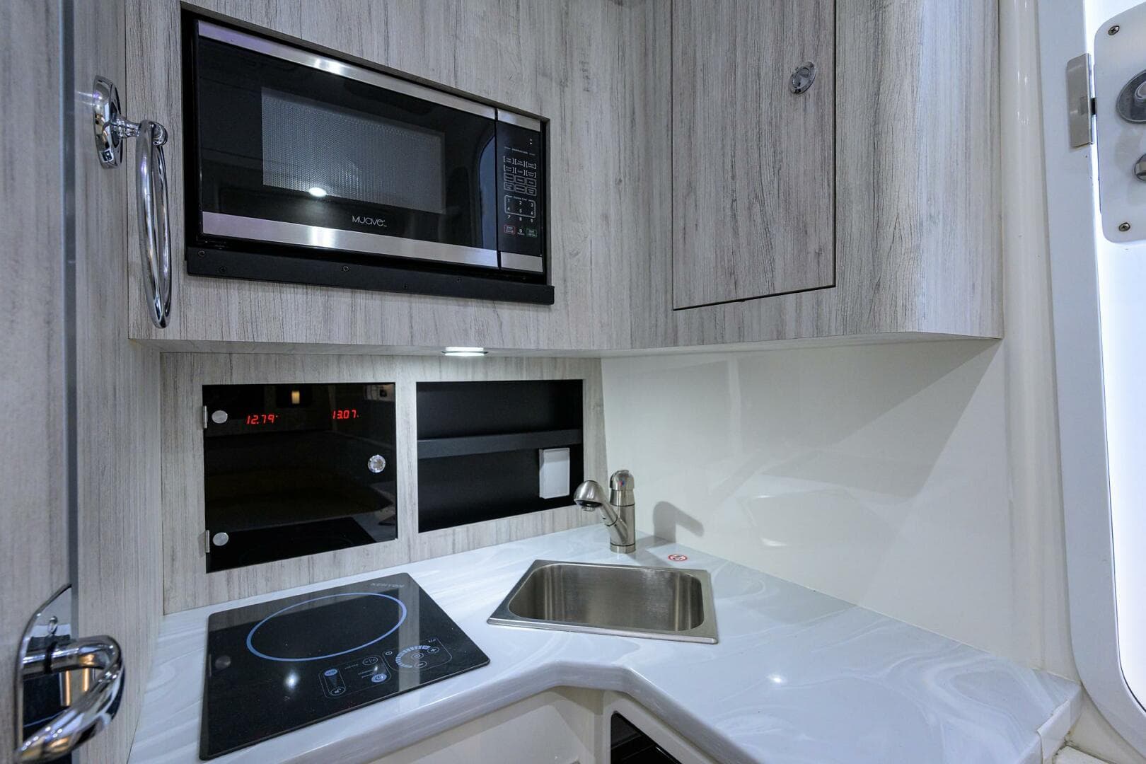 2021 Regulator 41 — photo 28