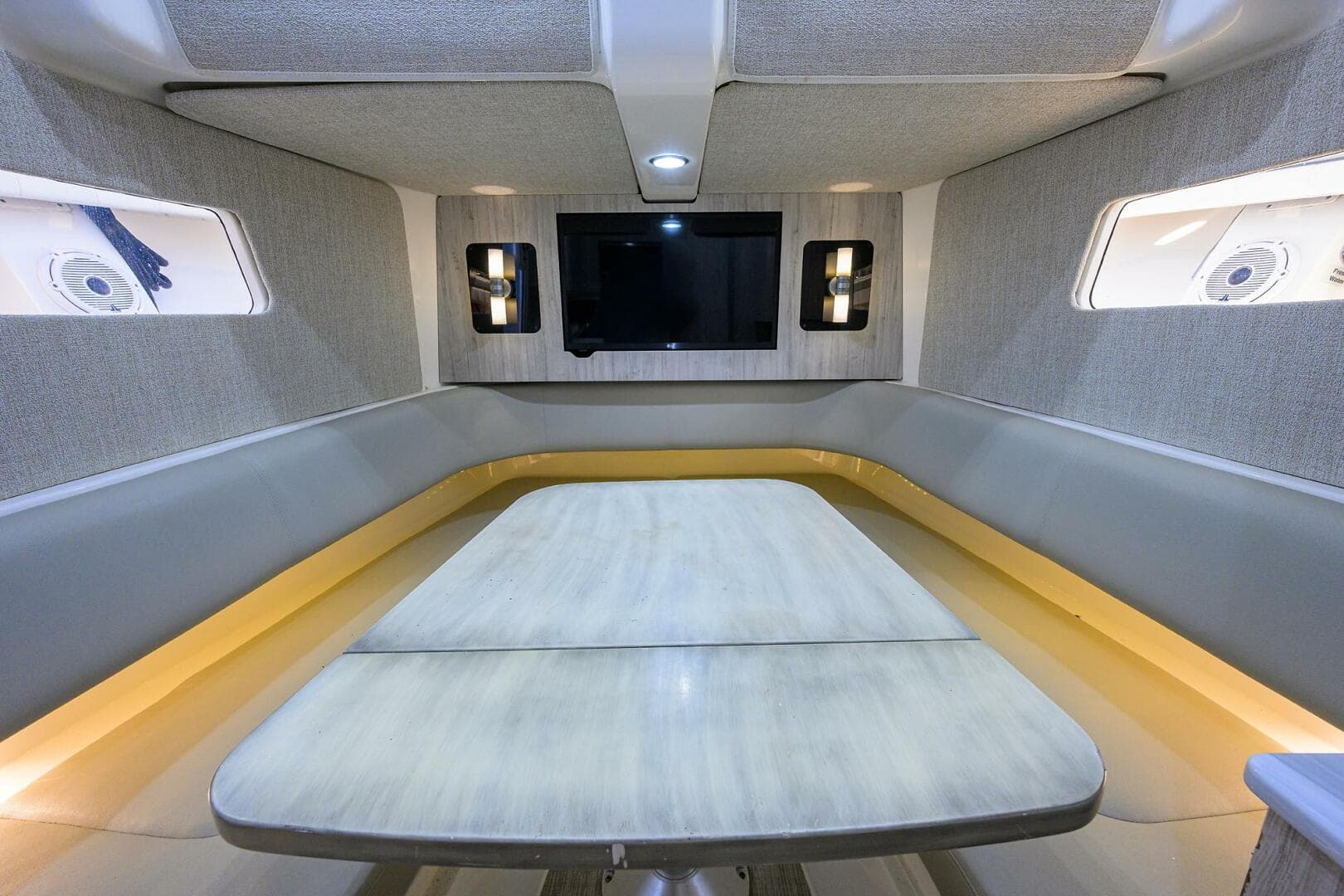 2021 Regulator 41 — photo 22