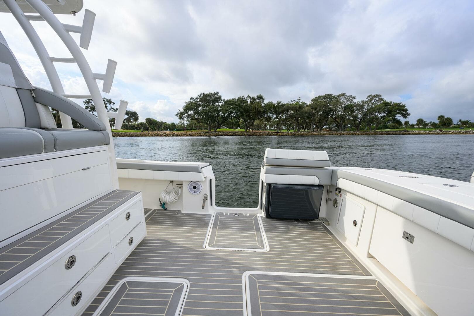 2021 Regulator 41 — photo 18