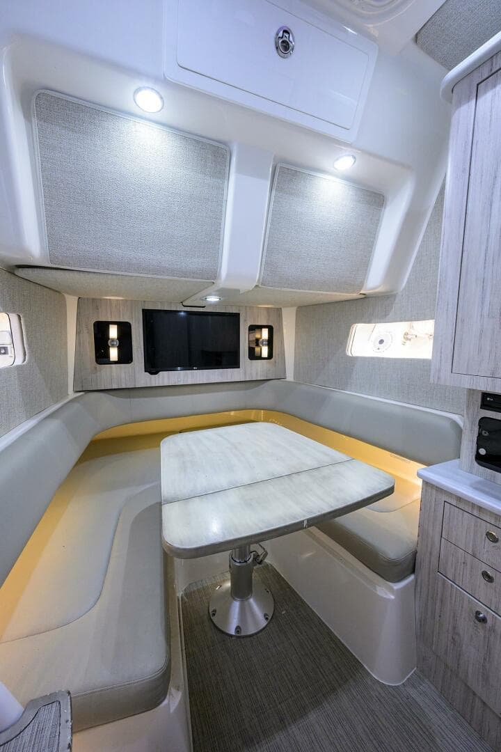 2021 Regulator 41 — photo 21