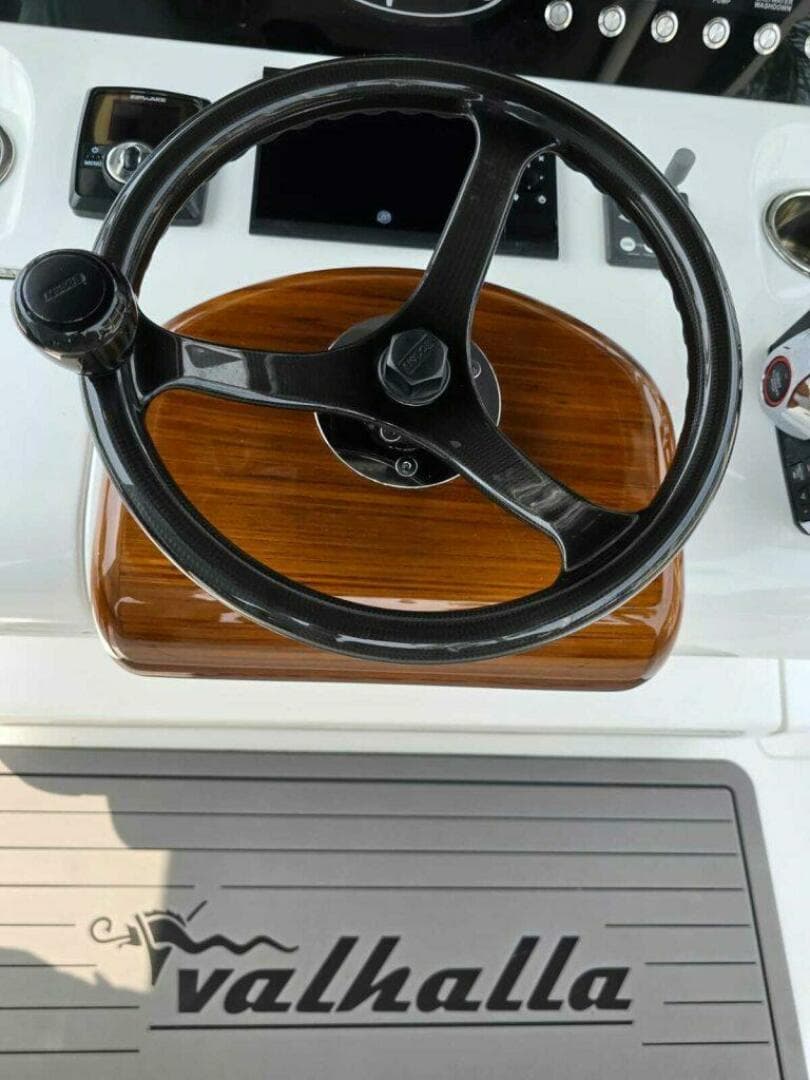 2016 Valhalla Boatworks V-33 — photo 20