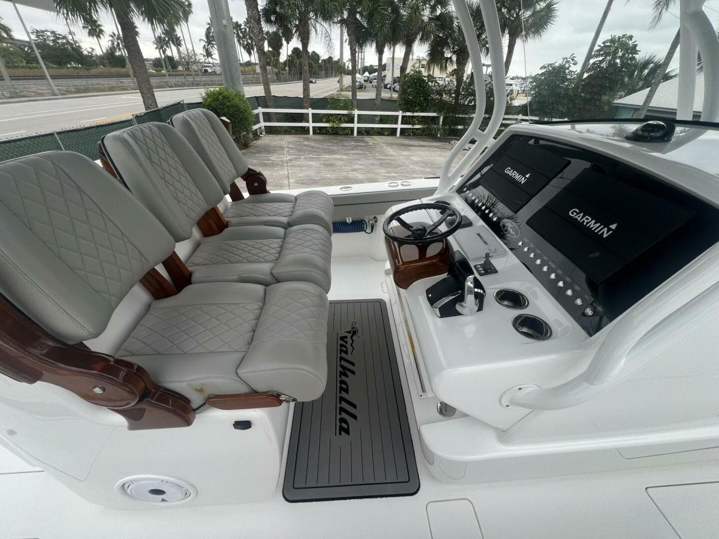 2016 Valhalla Boatworks V-33 — photo 17