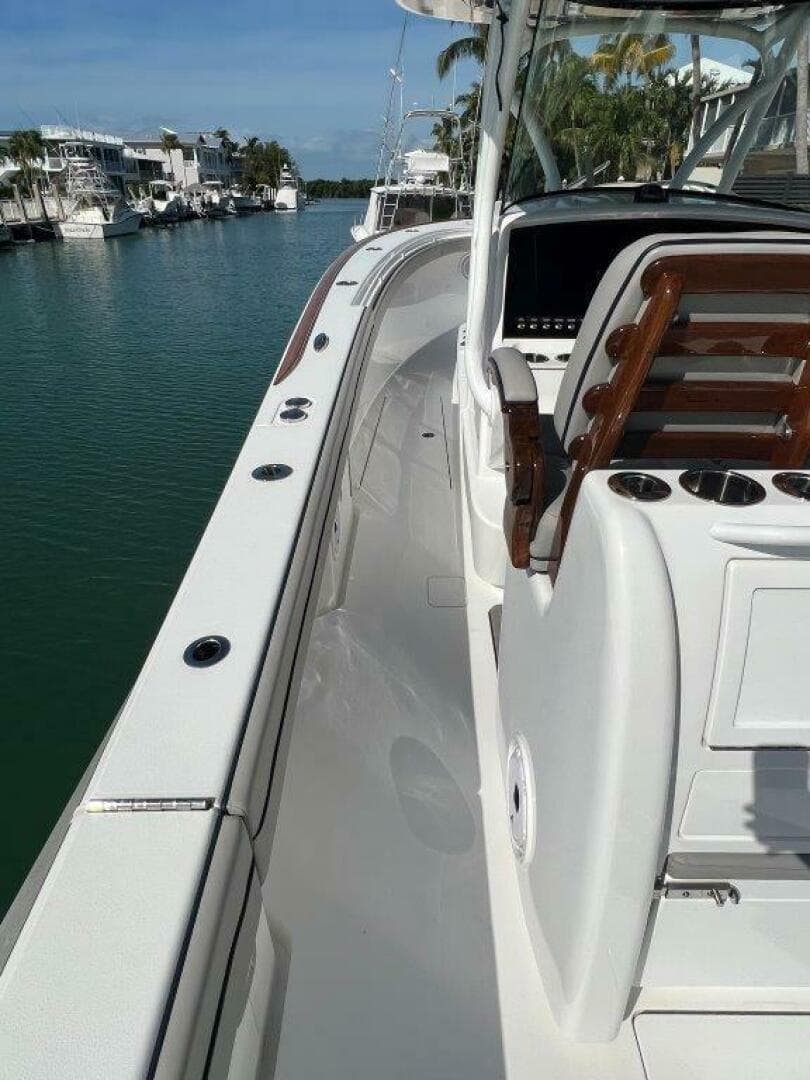 2016 Valhalla Boatworks V-33 — photo 9