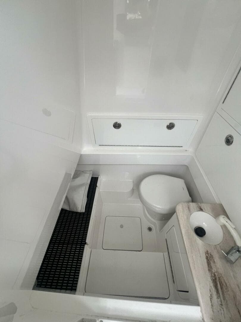 2016 Valhalla Boatworks V-33 — photo 33