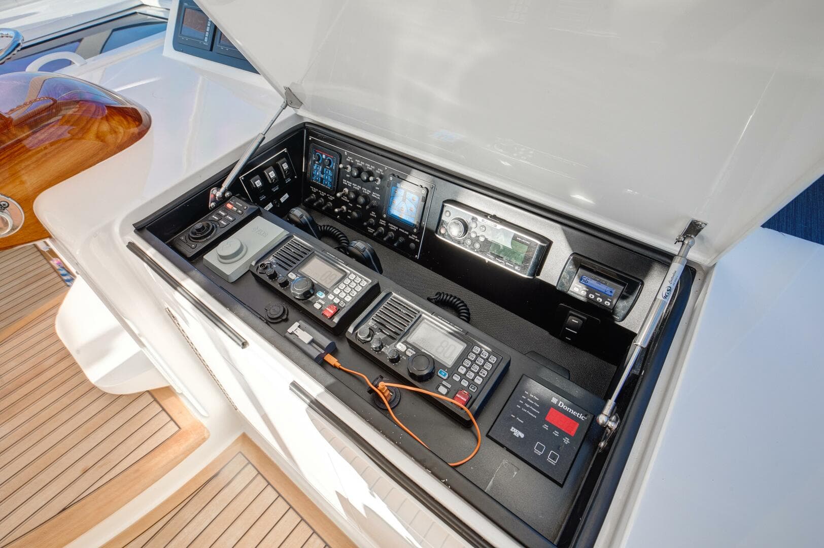 2016 Viking 52 Sport Tower — photo 23