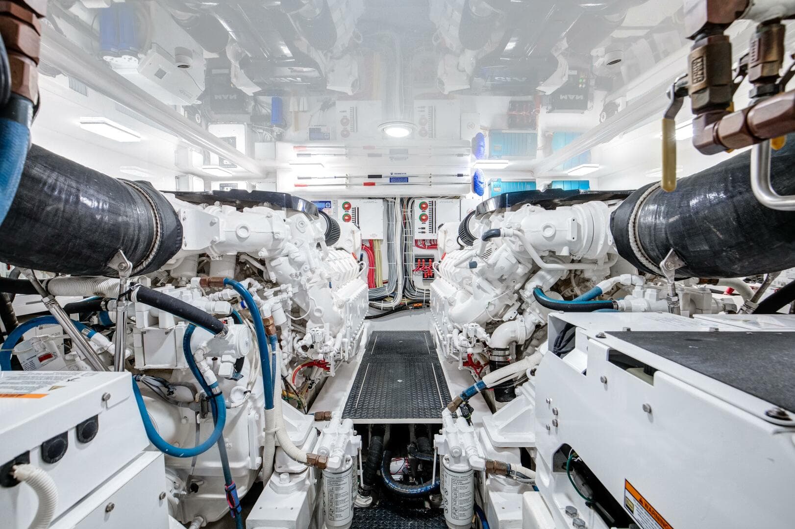 2016 Viking 52 Sport Tower — photo 39