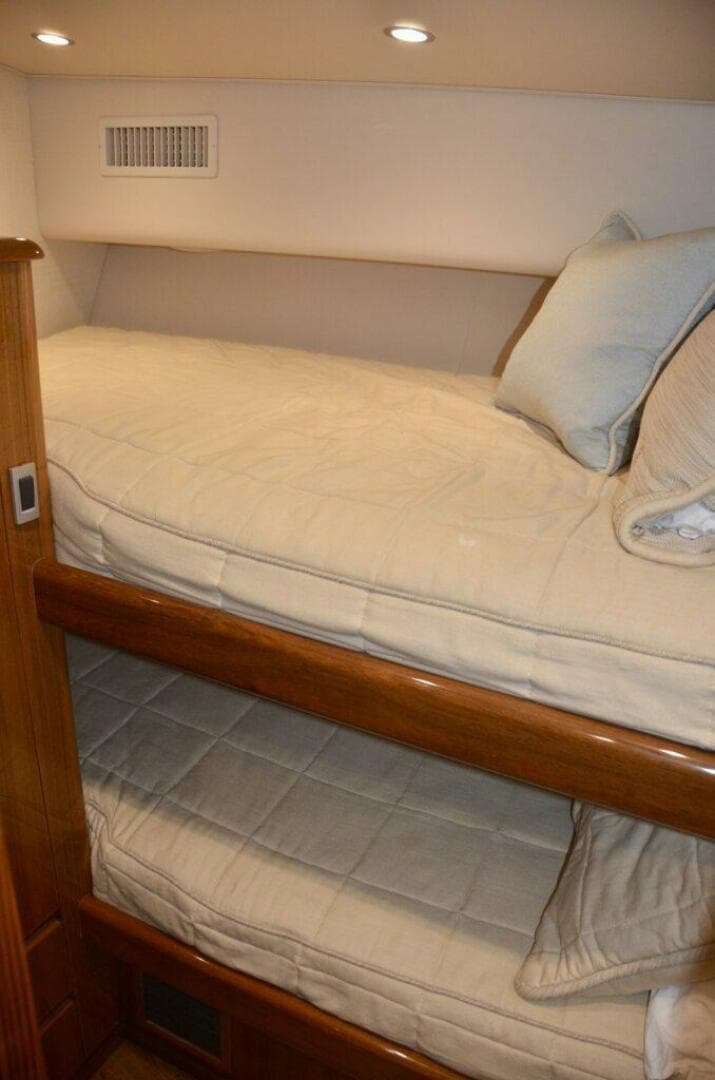 2016 Viking 52 Sport Tower — photo 36