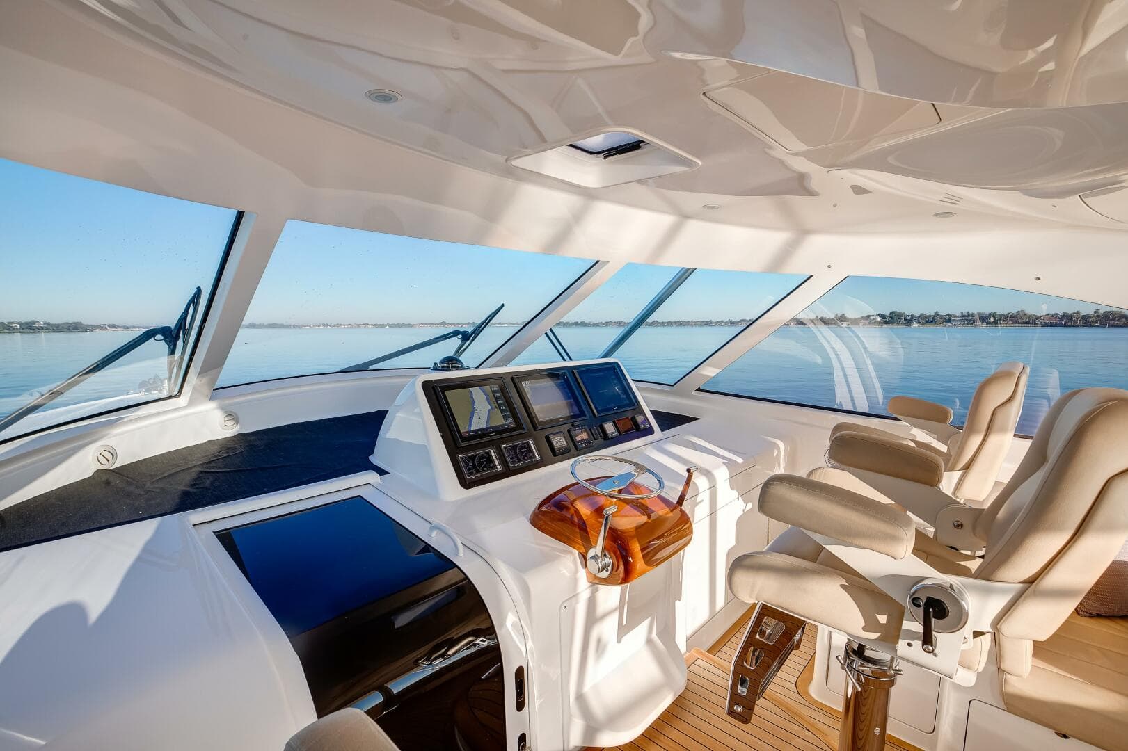 2016 Viking 52 Sport Tower — photo 21