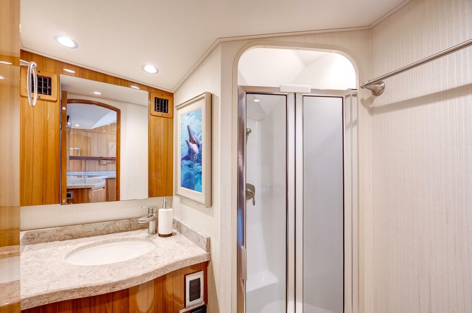 2016 Viking 52 Sport Tower — photo 34