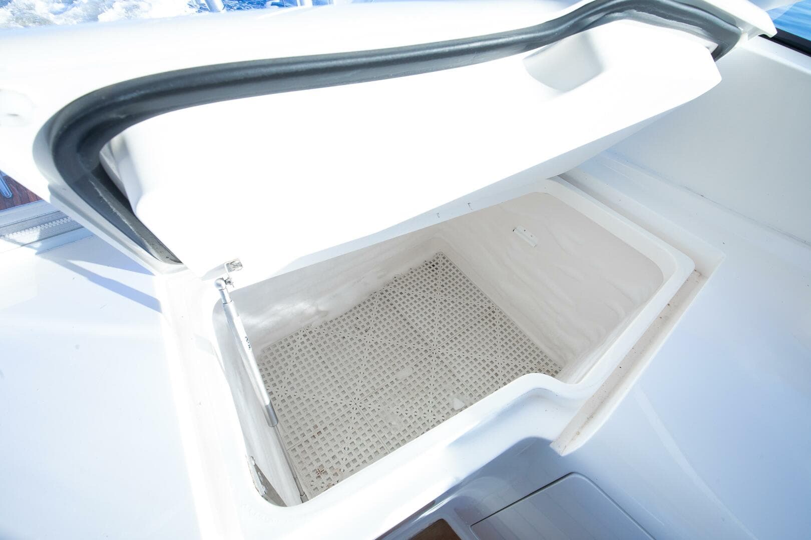 2016 Viking 52 Sport Tower — photo 25