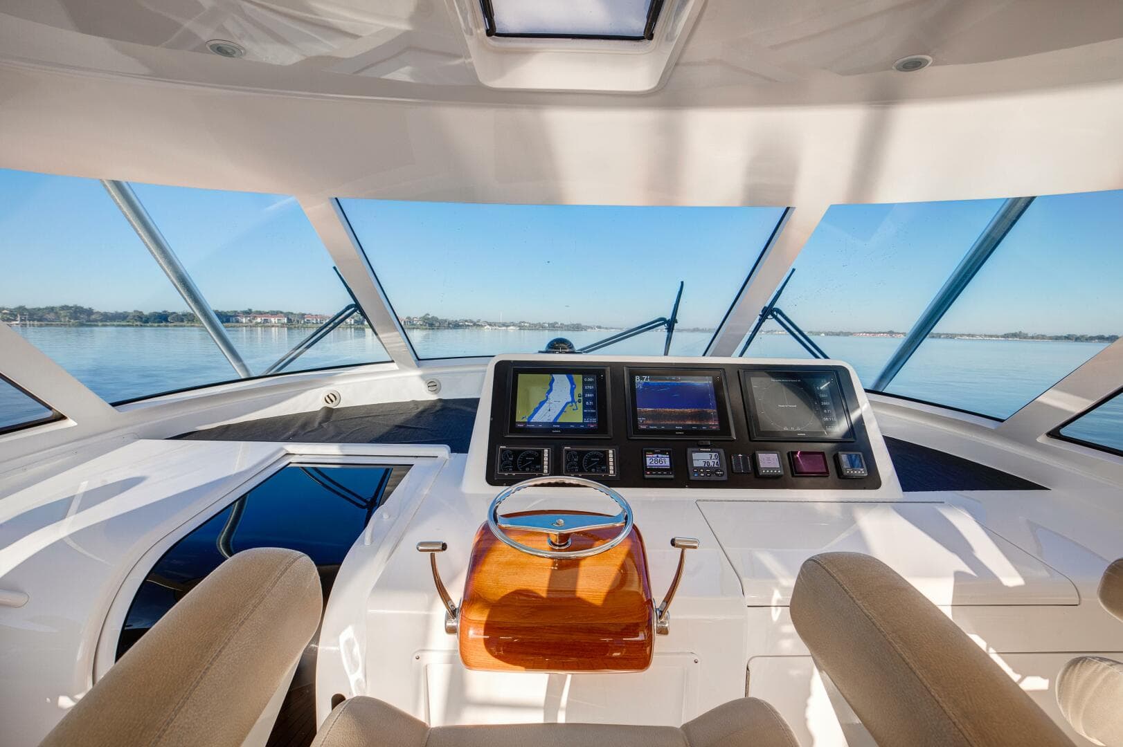 2016 Viking 52 Sport Tower — photo 20