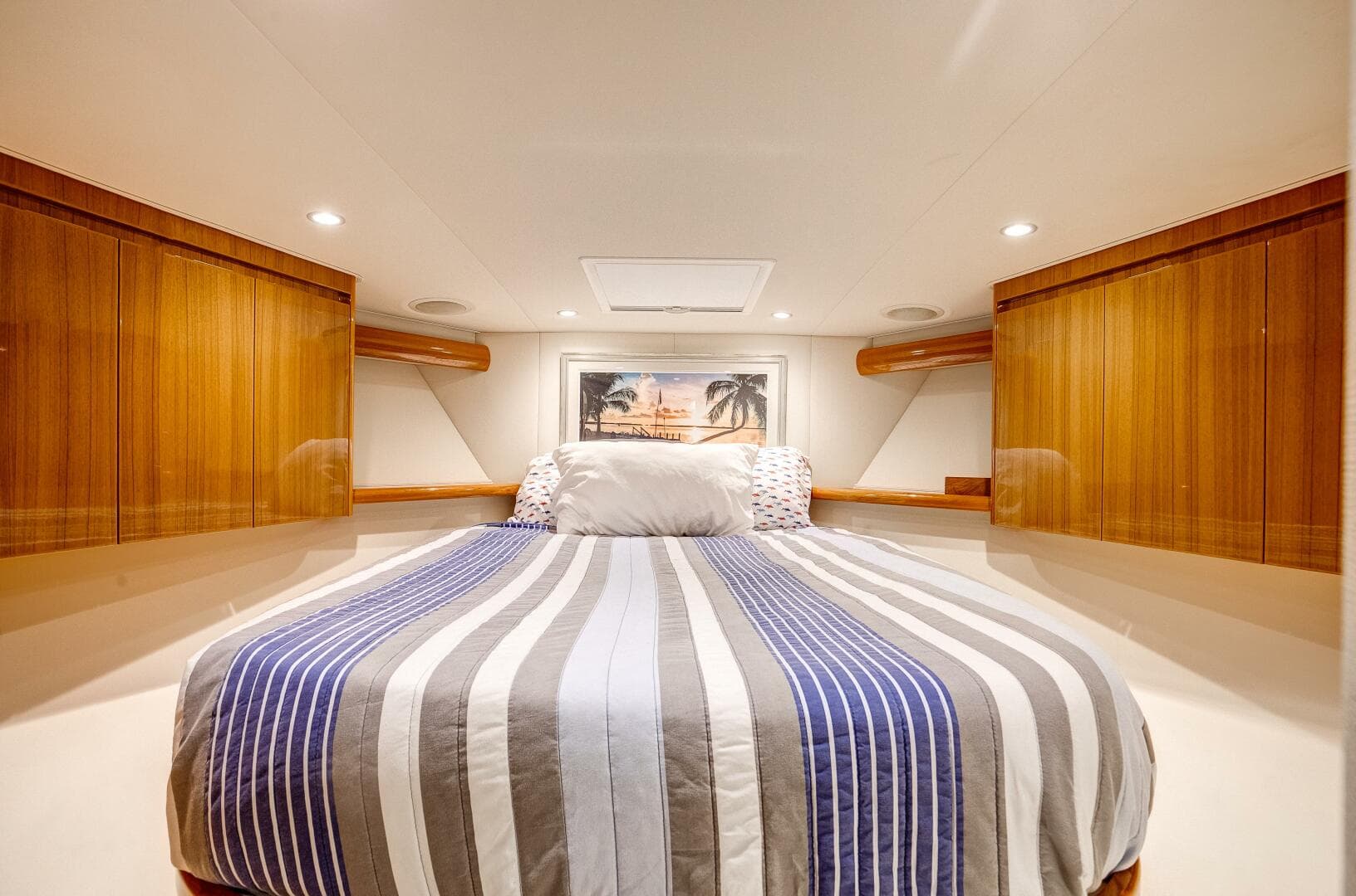 2016 Viking 52 Sport Tower — photo 30