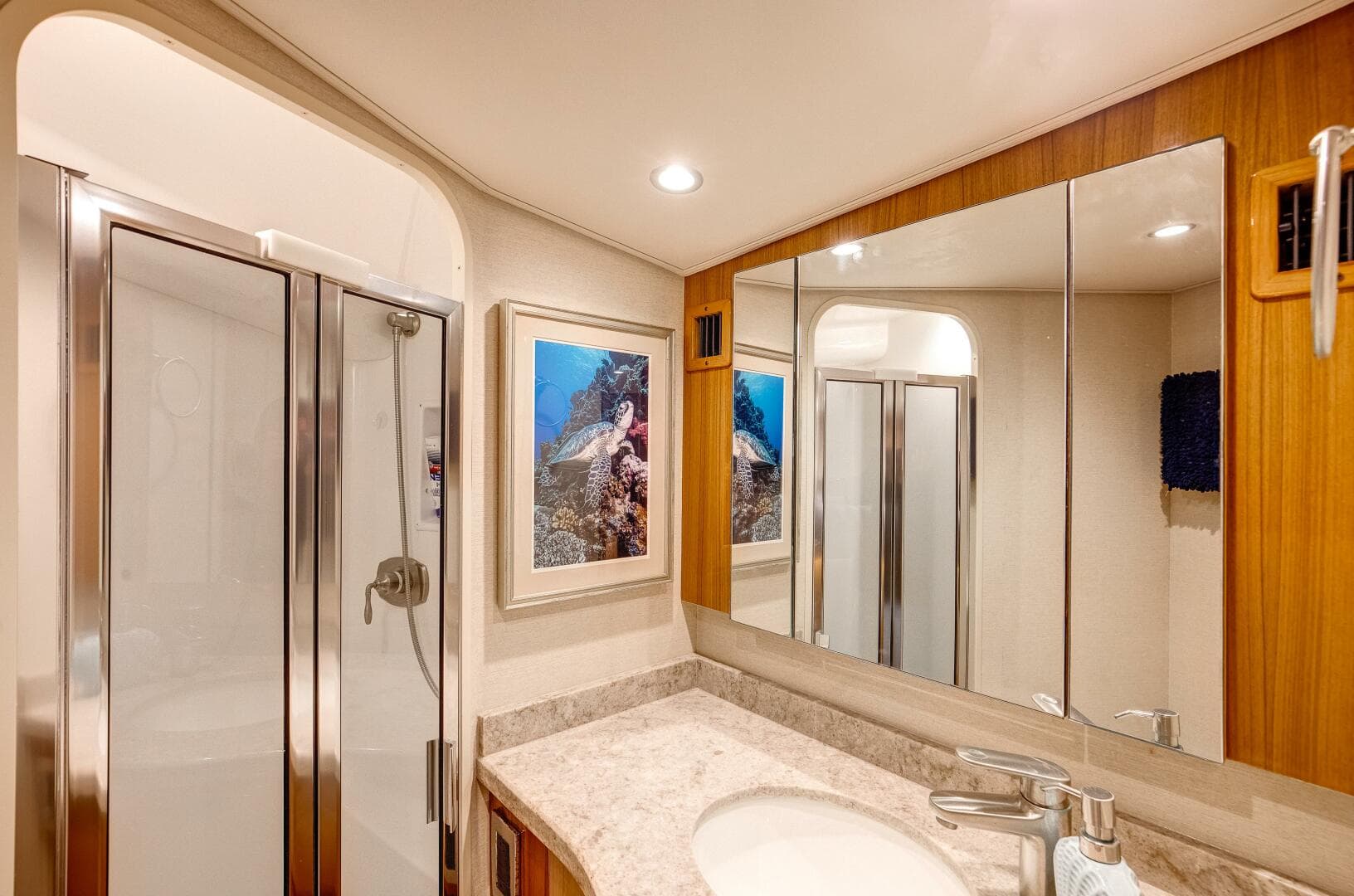 2016 Viking 52 Sport Tower — photo 35