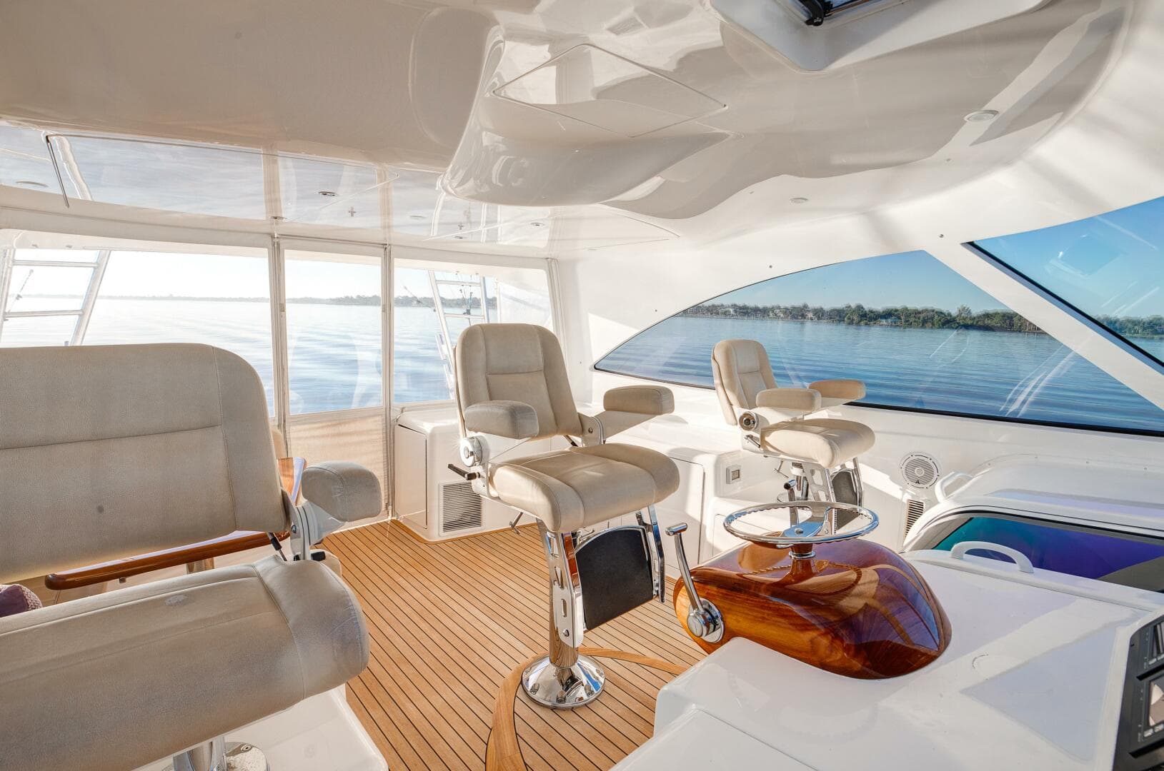 2016 Viking 52 Sport Tower — photo 18