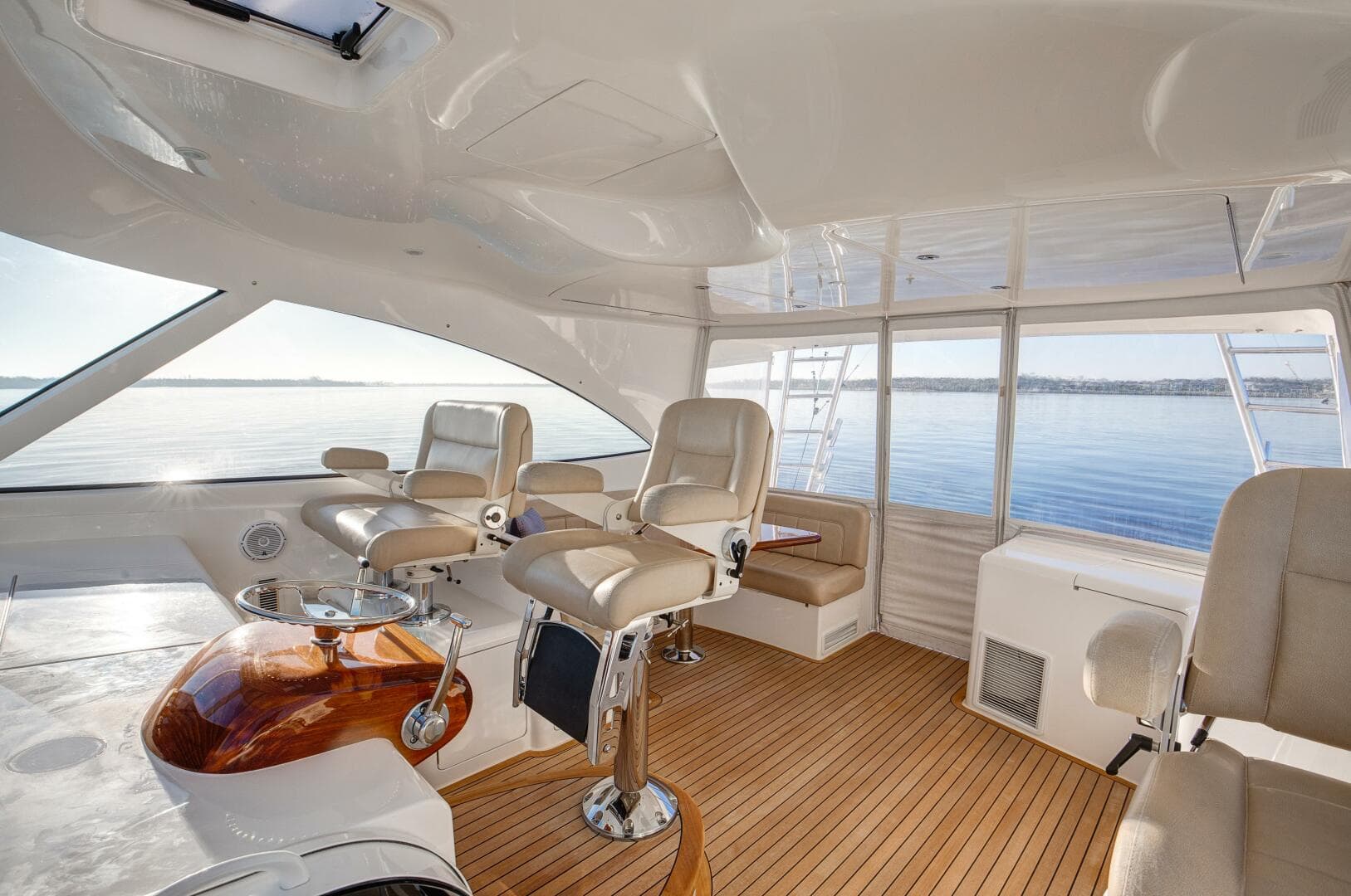 2016 Viking 52 Sport Tower — photo 19