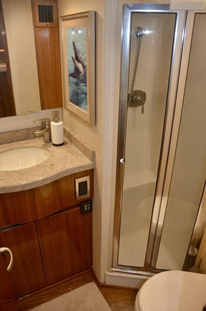 2016 Viking 52 Sport Tower — photo 38