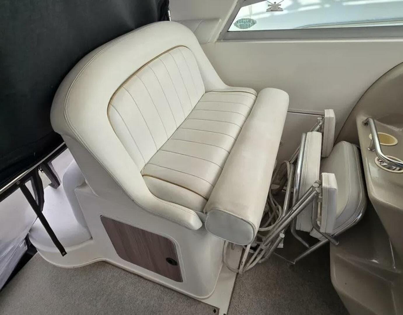 1998 Sea Ray 330 Express — photo 5