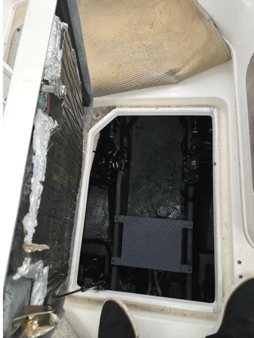 1998 Sea Ray 330 Express — photo 15