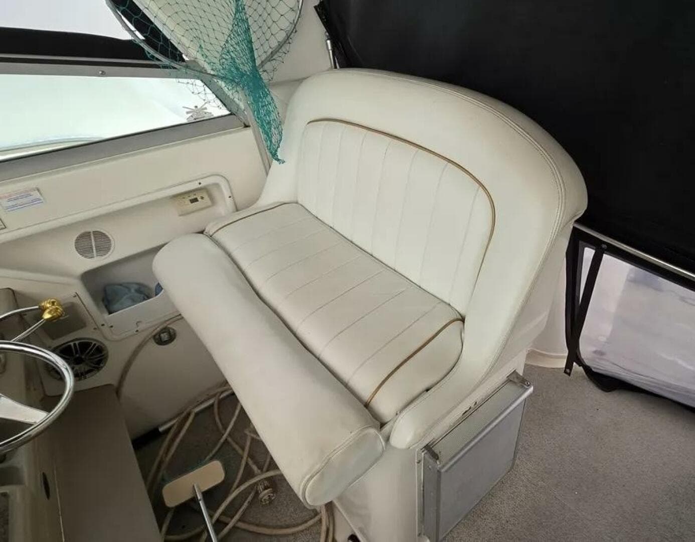 1998 Sea Ray 330 Express — photo 6
