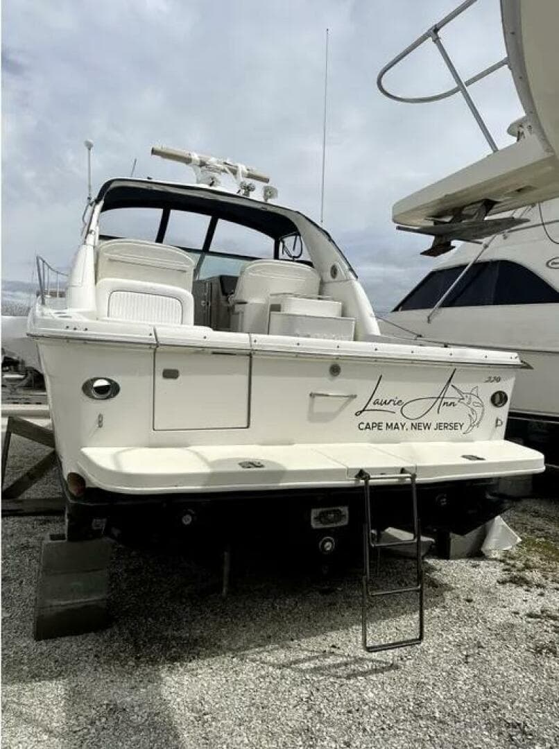 1998 Sea Ray 330 Express — photo 3