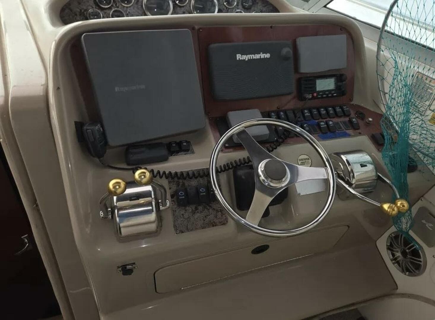 1998 Sea Ray 330 Express — photo 8