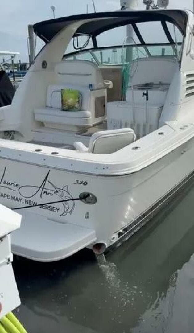 1998 Sea Ray 330 Express — photo 4
