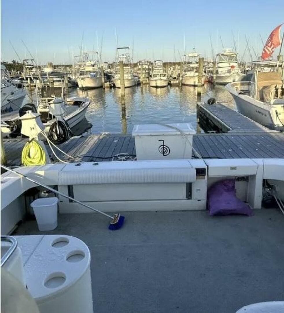 1998 Sea Ray 330 Express — photo 2