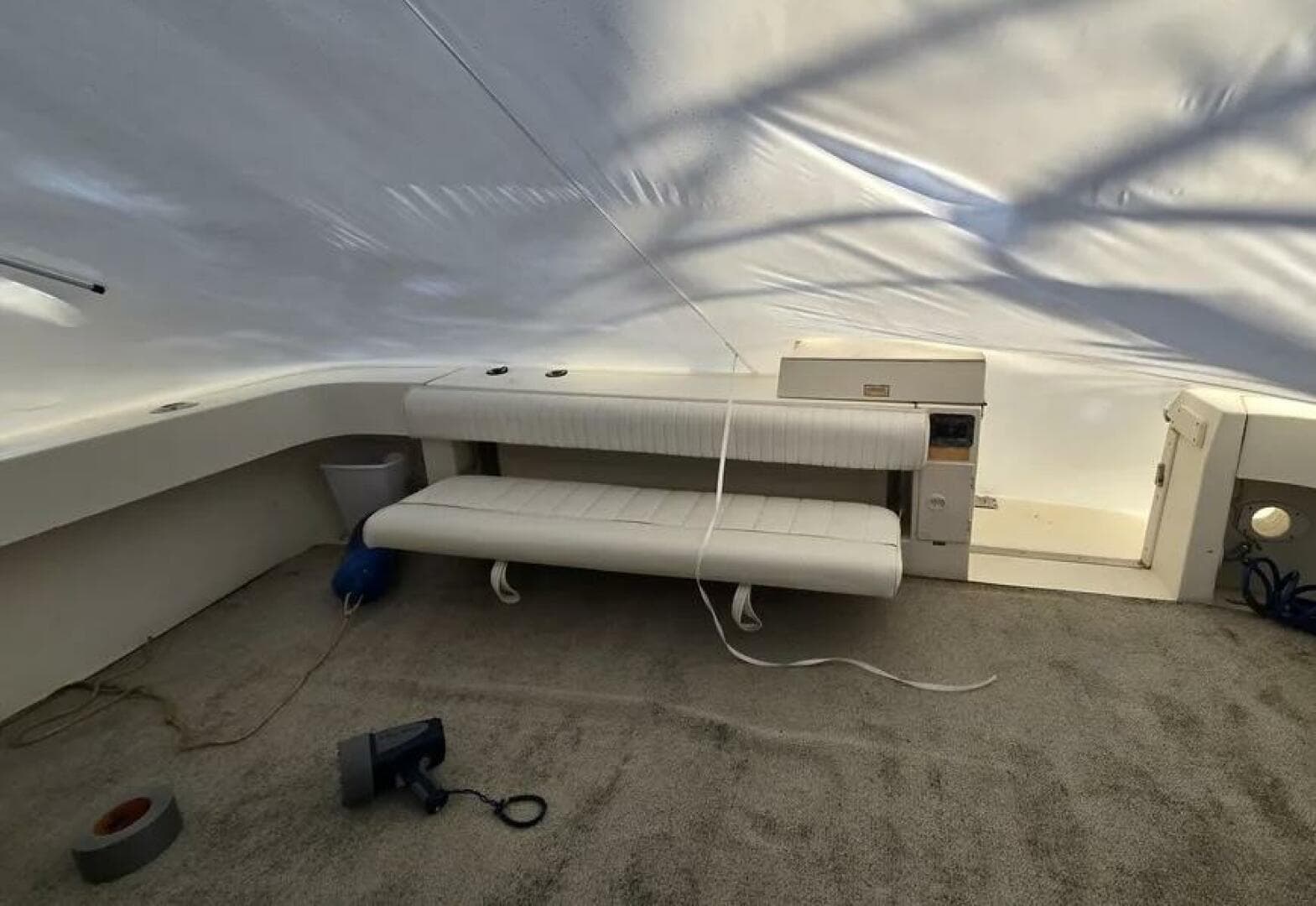 1998 Sea Ray 330 Express — photo 16